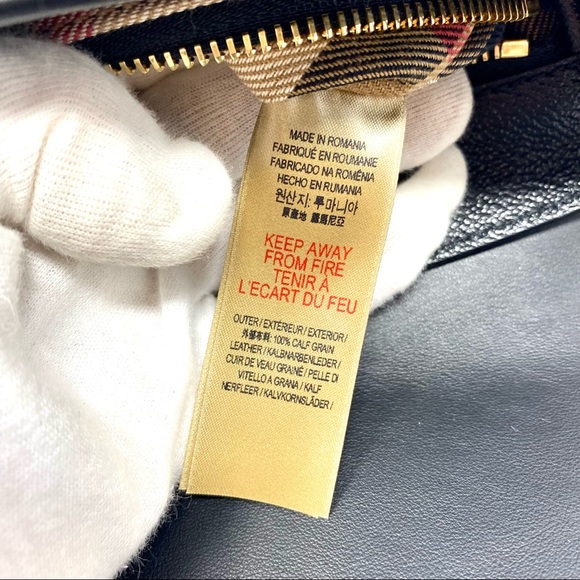 Burberry small soft grain buckle crossbody bag - Picture 11 of 15